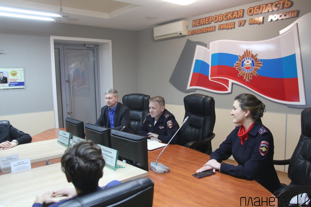 В Кемеровской области студенты узнали, как полицейские обеспечивают безопасность на дорогах Кузбасса