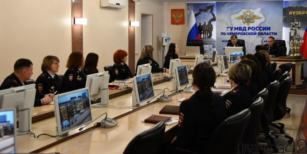 Начальник ГУ МВД России по Кемеровской области генерал-майор полиции Геннадий Корниенко поощрил руководителей лучших подразделений дознания