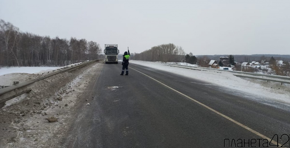 В Топкинском округе полицейские устанавливают обстоятельства ДТП, в результате которого погибла женщина