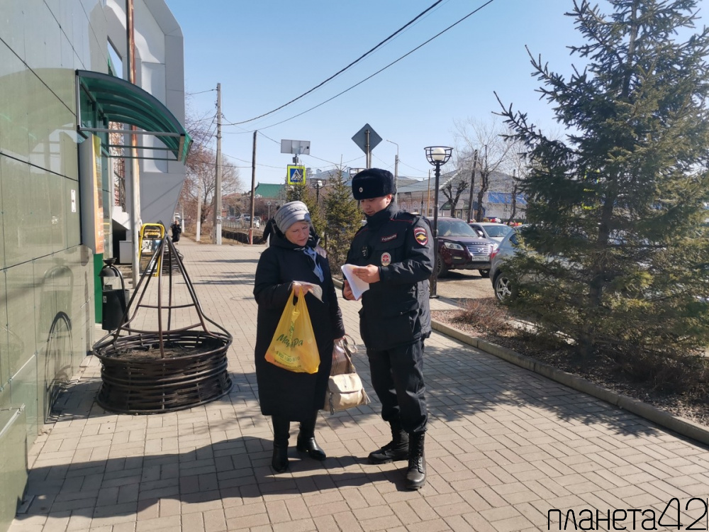 В Мариинске сотрудники патрульно-постовой службы полиции и дружинники провели профилактический рейд по улицам города