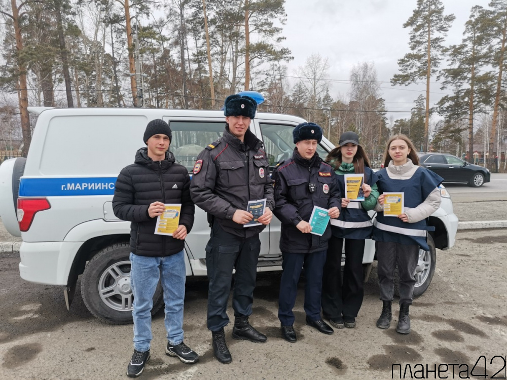 В Мариинске сотрудники патрульно-постовой службы полиции и дружинники провели профилактический рейд по улицам города