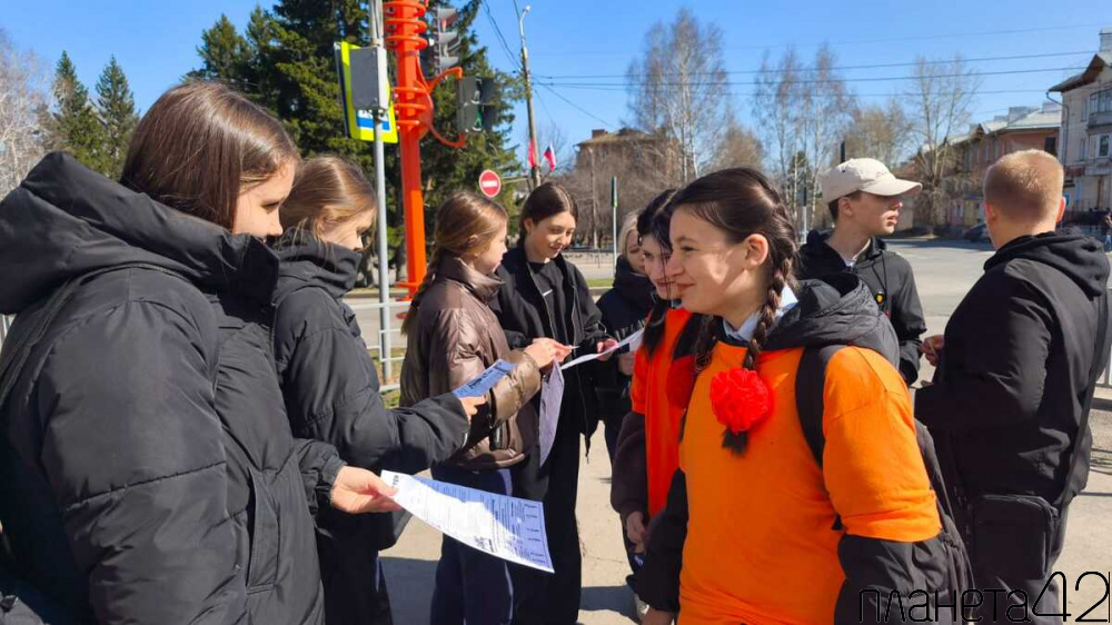 Ученики школы №14 напомнили велосипедистам и водителям СИМ о правилах дорожного движения