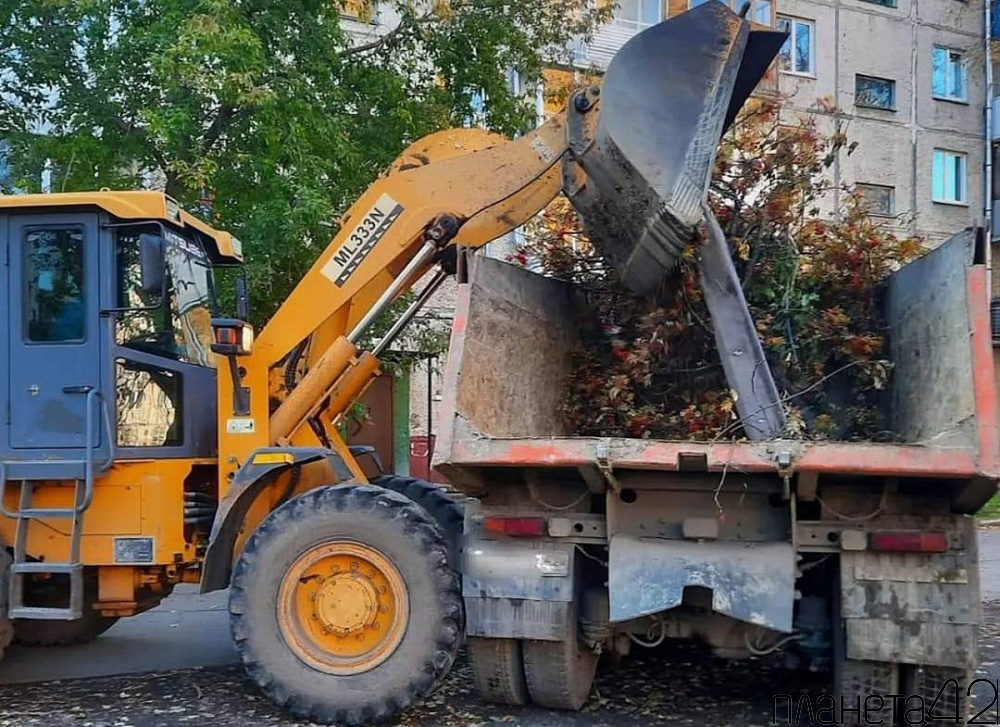Кемеровские дорожные и коммунальные службы наводят порядок во всех районах города