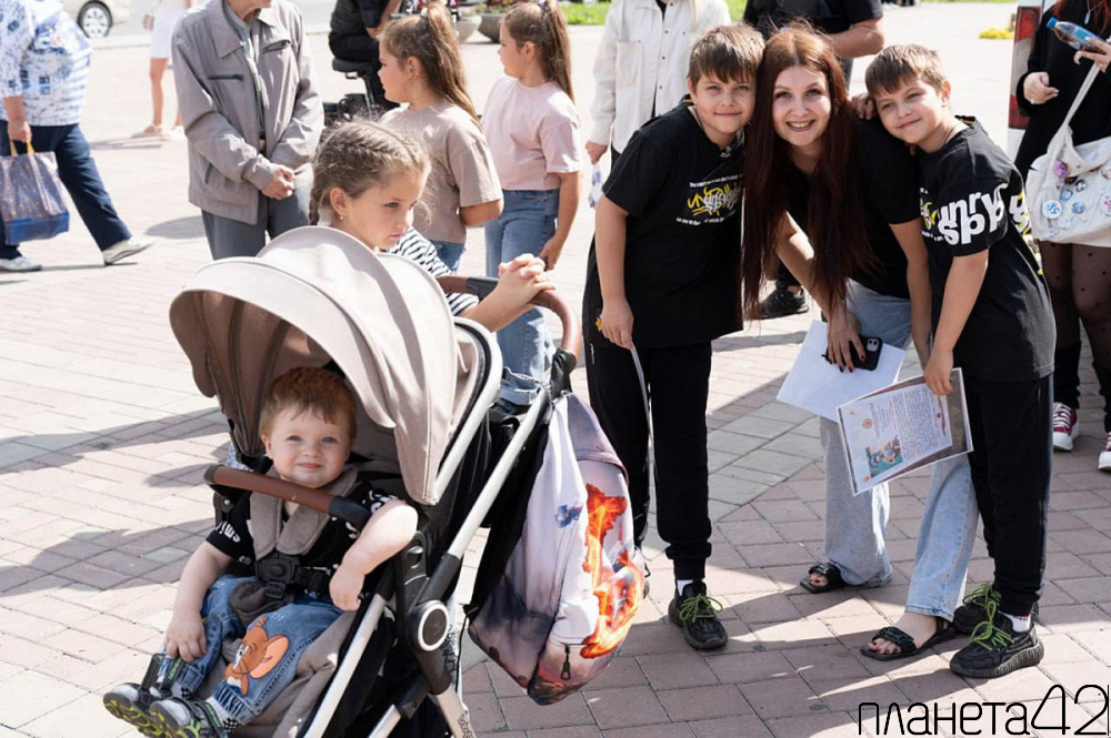 В Кемерове фестиваль близнецов «Двойное счастье» объединил участников от Кузбасса до Камчатки
